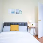 Modern Flat In Rosemount/City Centre